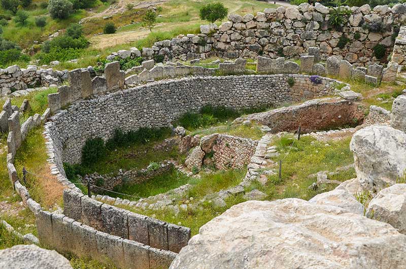Ταφικός περίβολος Α, το νεκροταφείο των ηγεμόνων των Μυκηνών νοτιοανατολικά της Πύλης των Λεόντων